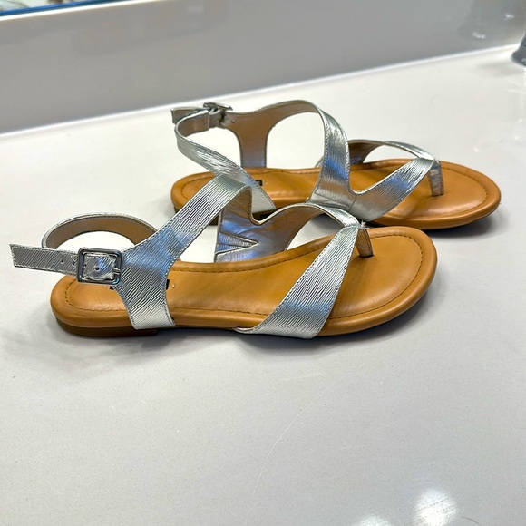 Silver size 7 1/2 sandals - Picture 2 of 8